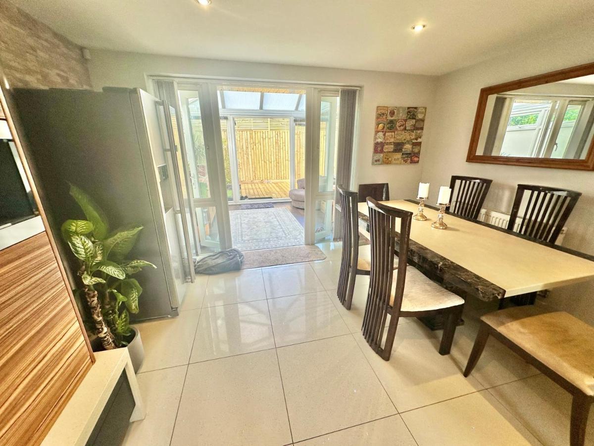 Ferienhaus Large Family With Hot Tub - Sky Sports - Water Bed - Free Parking *
