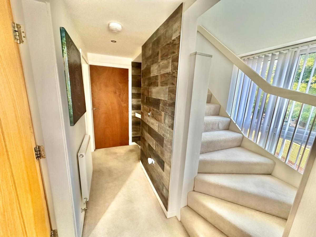Large Family With Hot Tub - Sky Sports - Water Bed - Free Parking Ferienhaus *