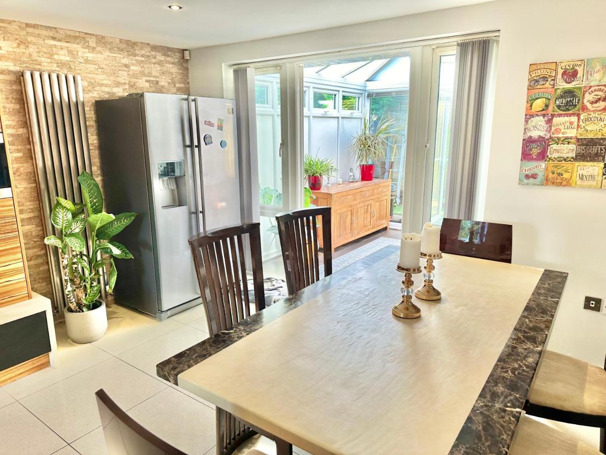 Large Family With Hot Tub - Sky Sports - Water Bed - Free Parking Ferienhaus *