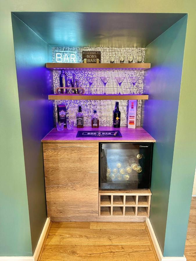 Large Family With Hot Tub - Sky Sports - Water Bed - Free Parking Ferienhaus Bournemouth