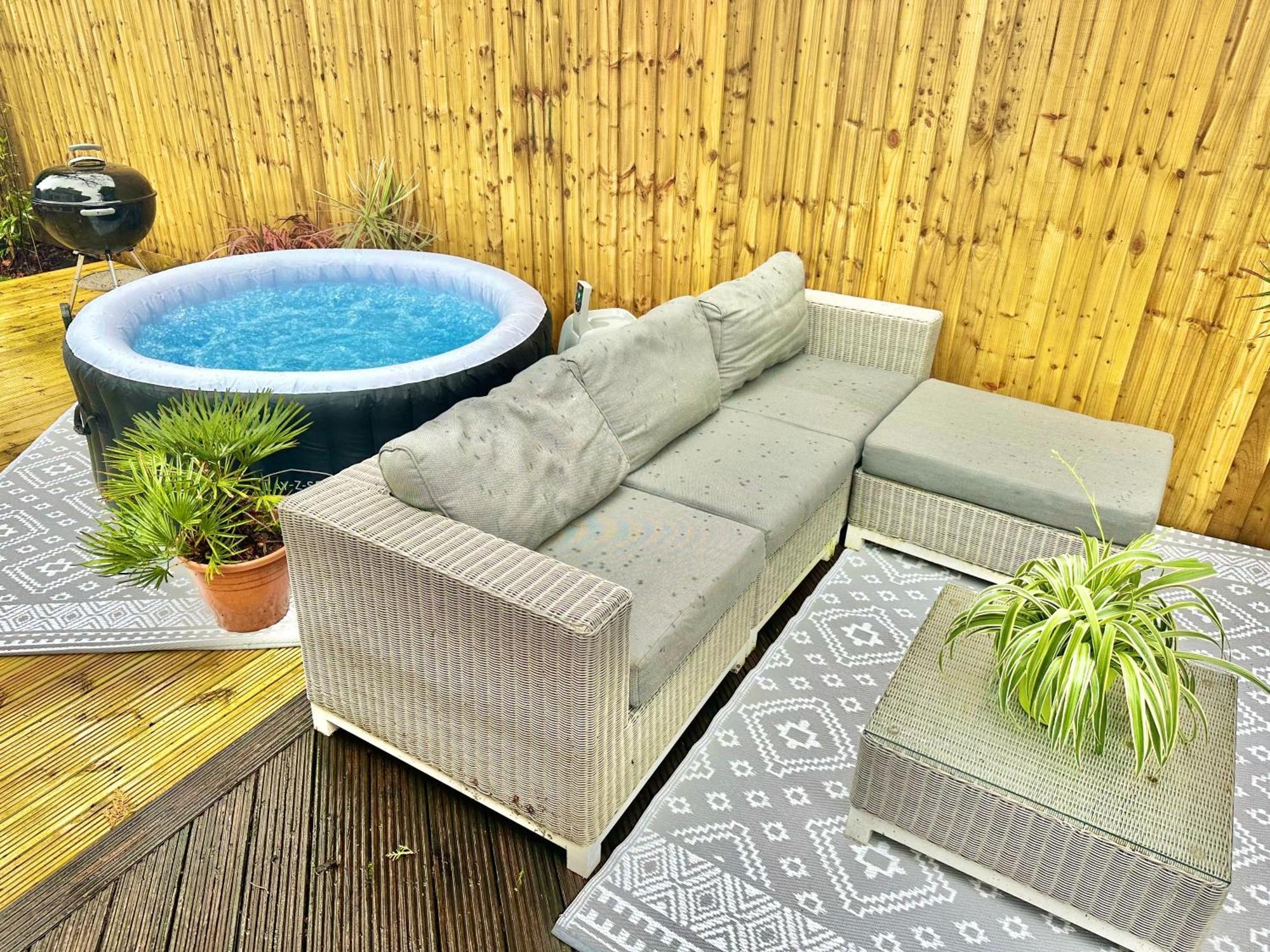 Large Family With Hot Tub - Sky Sports - Water Bed - Free Parking Ferienhaus *