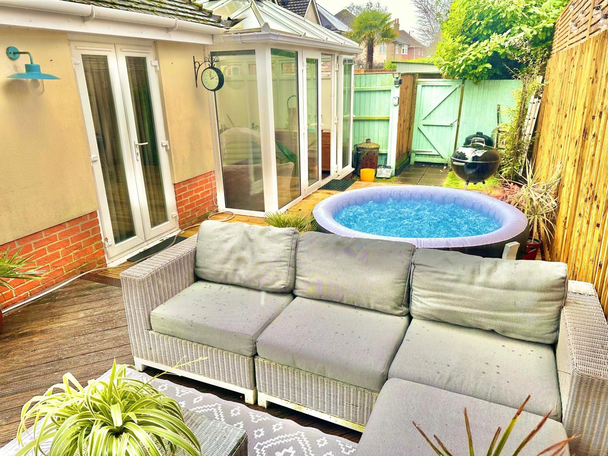 Large Family With Hot Tub - Sky Sports - Water Bed - Free Parking Ferienhaus Bournemouth