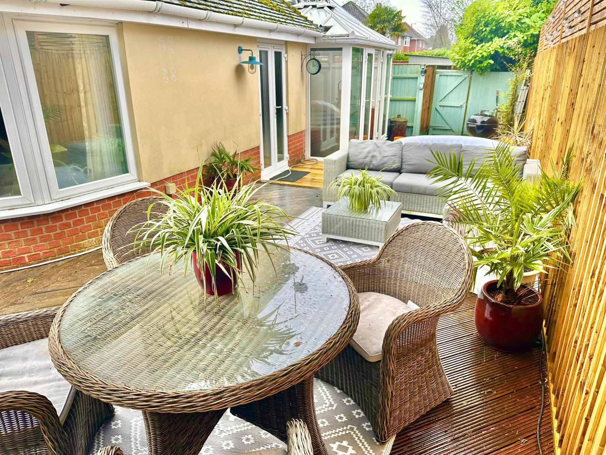 Large Family With Hot Tub - Sky Sports - Water Bed - Free Parking Ferienhaus Bournemouth