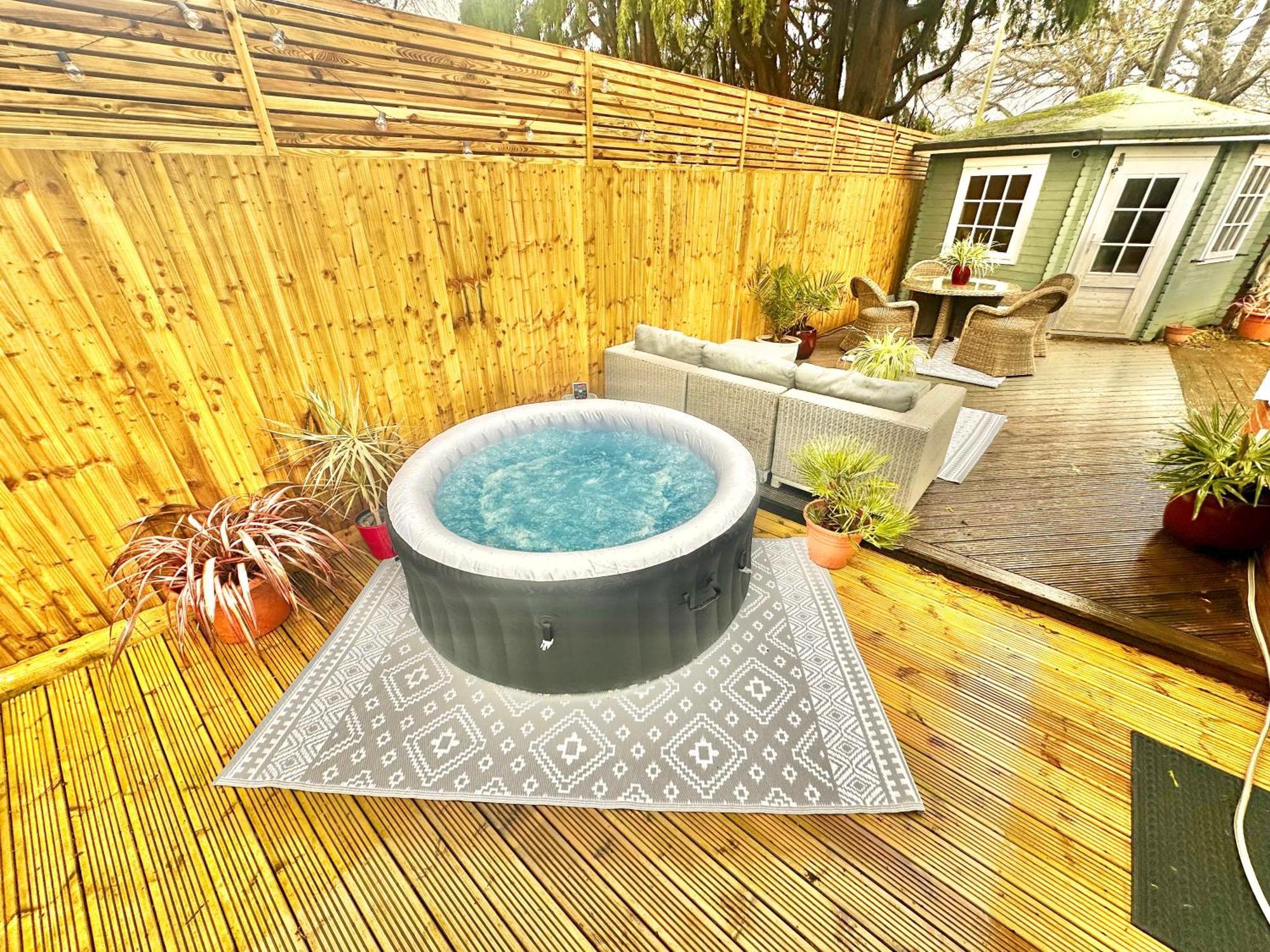 Ferienhaus Large Family With Hot Tub - Sky Sports - Water Bed - Free Parking *