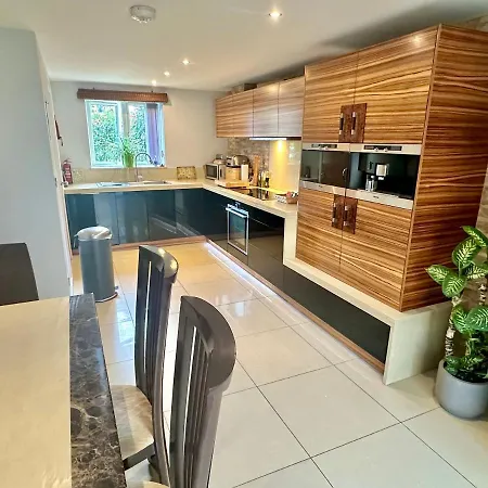Large Family Home With Hot Tub - Sky Sports - Water Bed - Free Parking Bournemouth Exterior photo