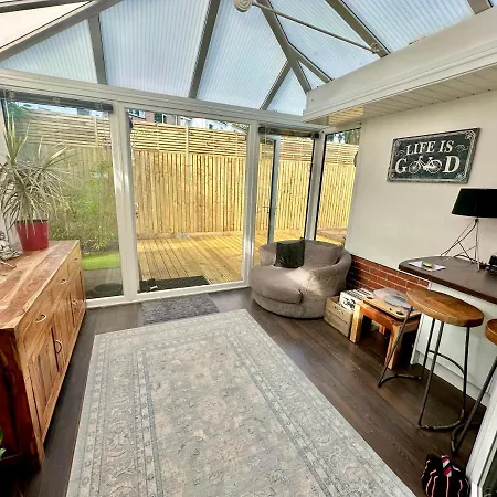 Large Family Home With Hot Tub - Sky Sports - Water Bed - Free Parking Bournemouth Exterior photo