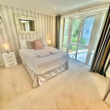 Large Family Home With Hot Tub - Sky Sports - Water Bed - Free Parking Bournemouth Exterior photo