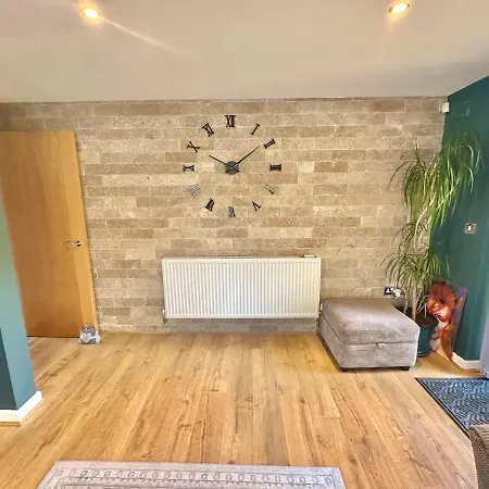 Large Family Home With Hot Tub - Sky Sports - Water Bed - Free Parking Bournemouth Exterior photo