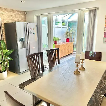 Large Family Home With Hot Tub - Sky Sports - Water Bed - Free Parking Bournemouth Exterior photo