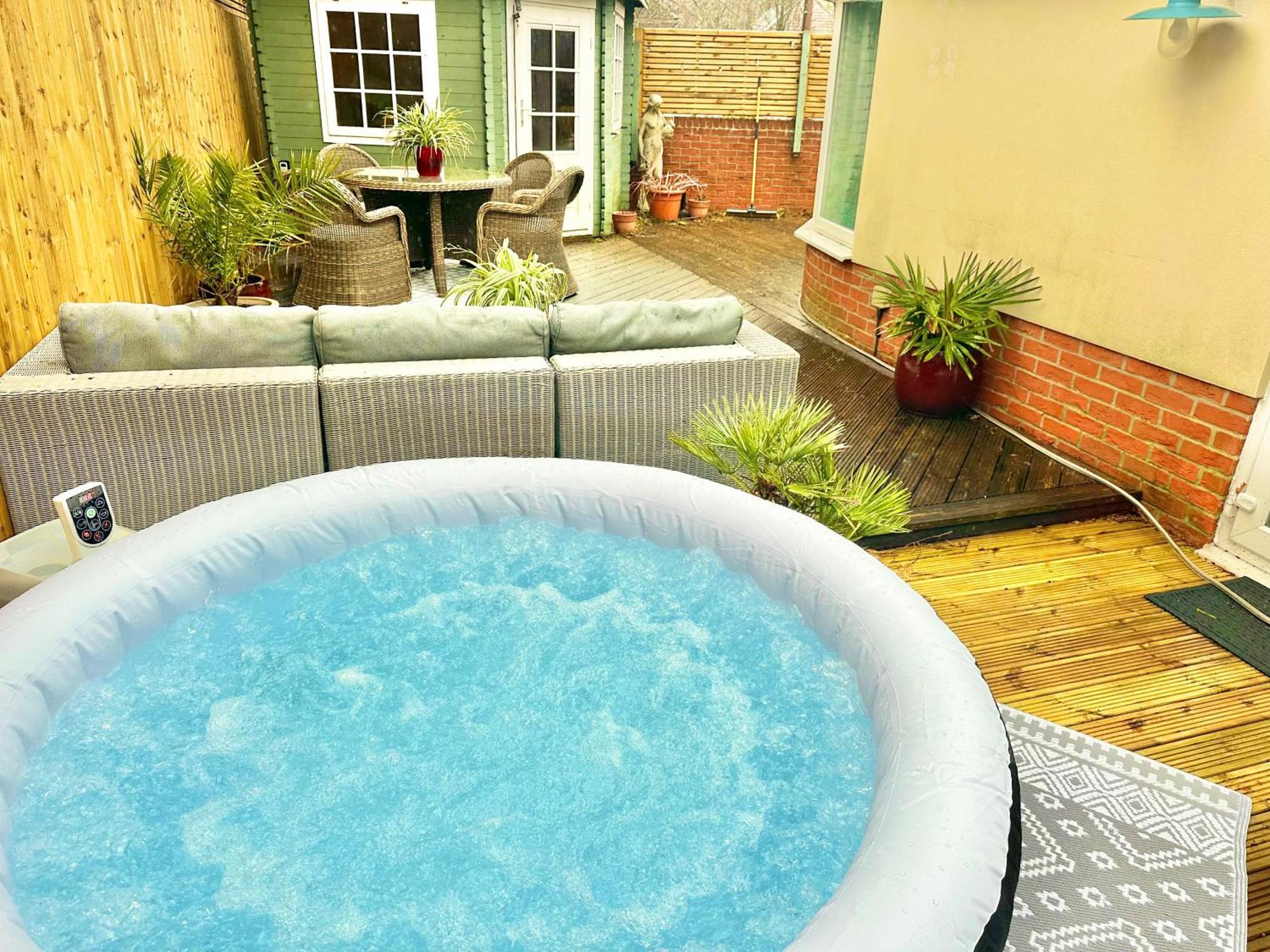 Large Family With Hot Tub - Sky Sports - Water Bed - Free Parking Holiday home