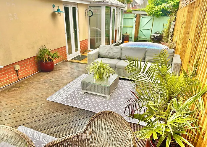 Large Family Home With Hot Tub - Sky Sports - Water Bed - Free Parking