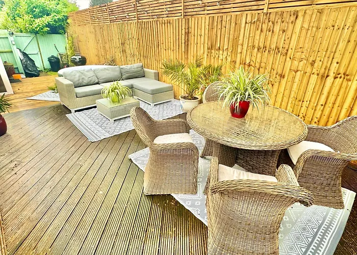 Large Family Home With Hot Tub - Sky Sports - Water Bed - Free Parking