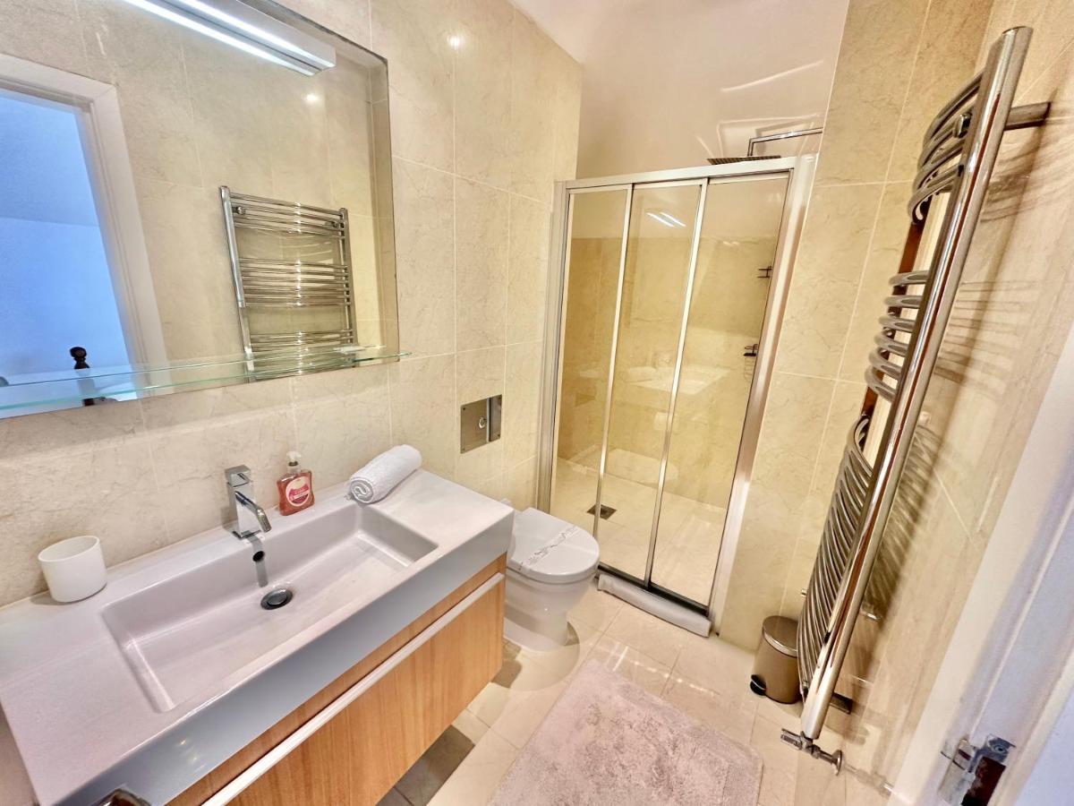 Large Family With Hot Tub - Sky Sports - Water Bed - Free Parking Holiday home