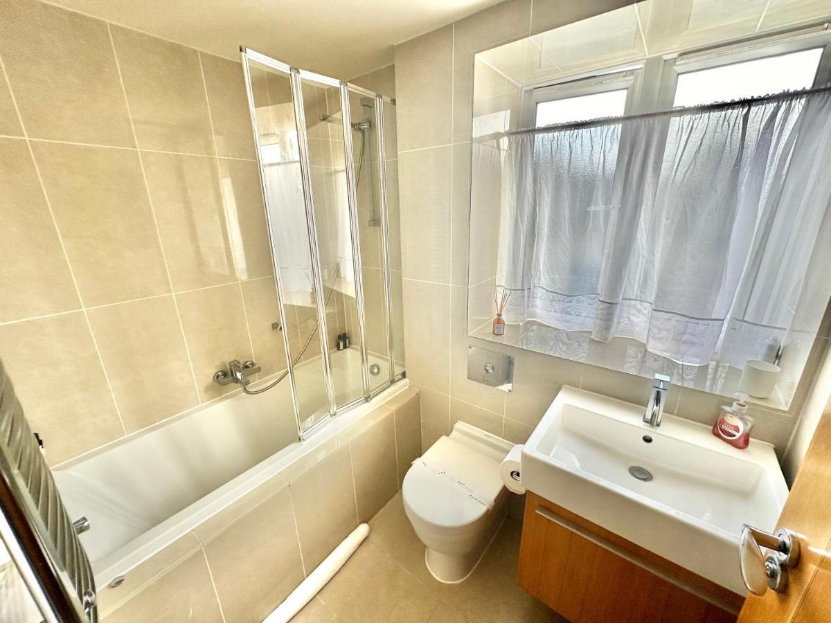 Holiday home Large Family With Hot Tub - Sky Sports - Water Bed - Free Parking